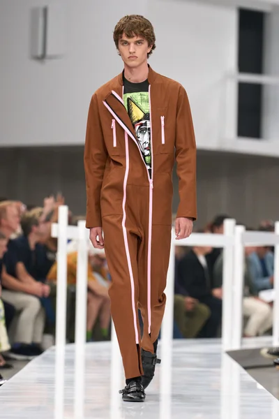 Look 50